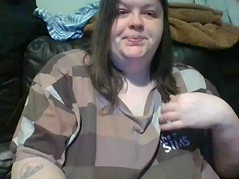 CurvyKirstiesX live cam on StripChat