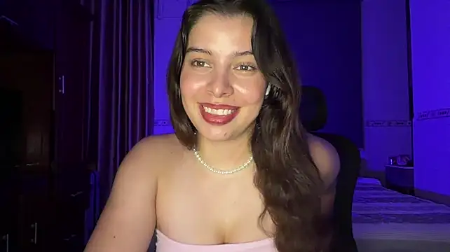 KayleneLoukanis live cam on StripChat
