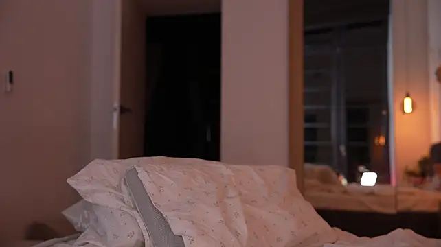 ibiddi (F young) - Glass dildo in pussy