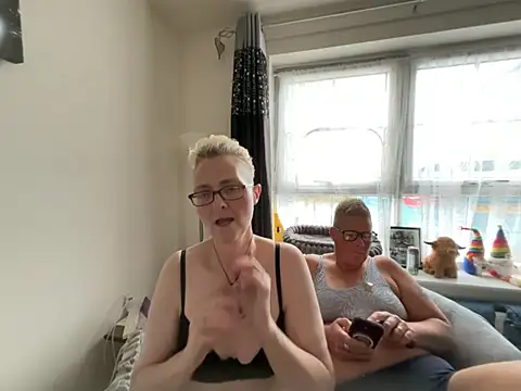 Curvy-Jinx Live Webcam on Stripchat