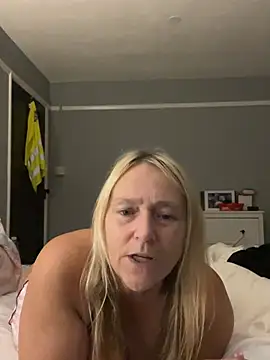 Blondnboujee53