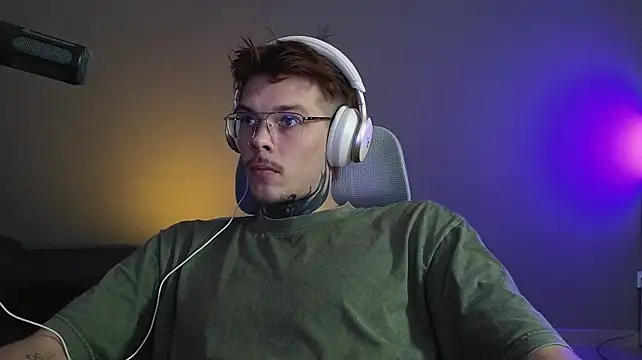 DENIS_HERE Momentaufnahme des Live-Raums auf Stripchat