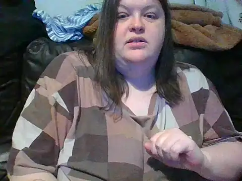 CurvyKirstiesX live cam on StripChat