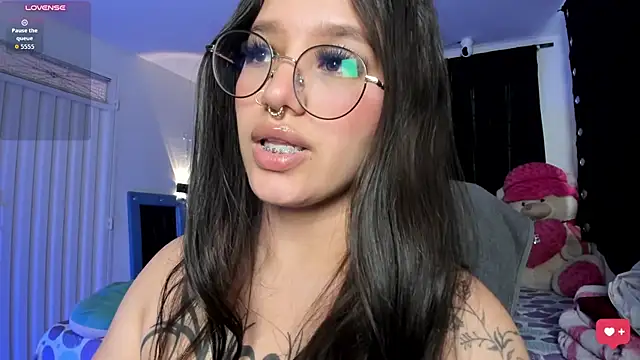 ZoeBlue6 live cam on StripChat