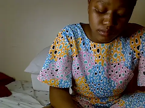 Petite_Ebony10 live cam on StripChat