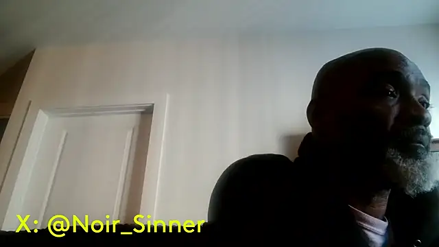 sinnernoir live cam on StripChat