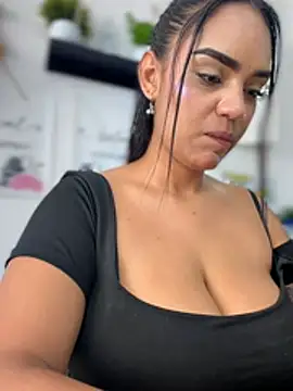 Sara-77 live cam on StripChat