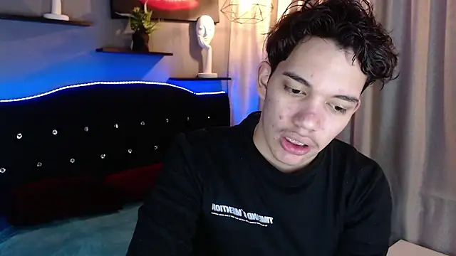 haku_nayro live cam on StripChat