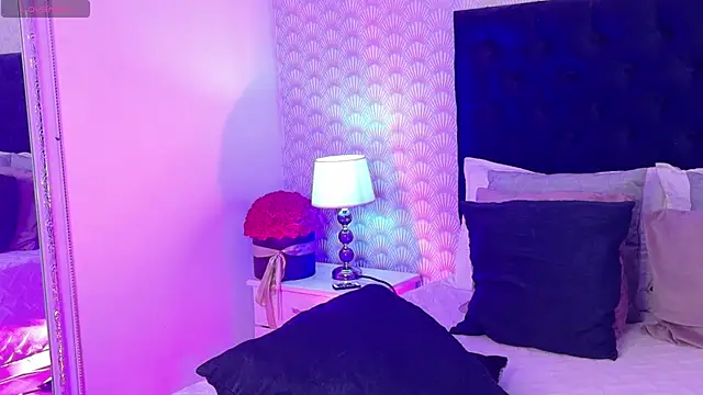 KarinaOficiaLL_ live cam on StripChat