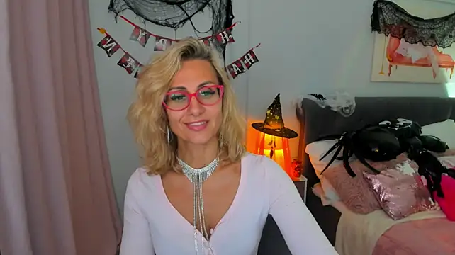 MuseOfStage live cam on StripChat