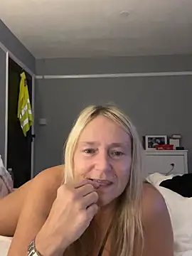 Blondnboujee53