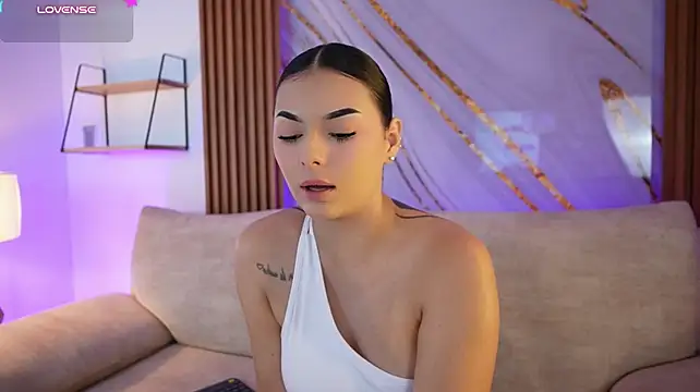 LiaWheeler live cam on StripChat