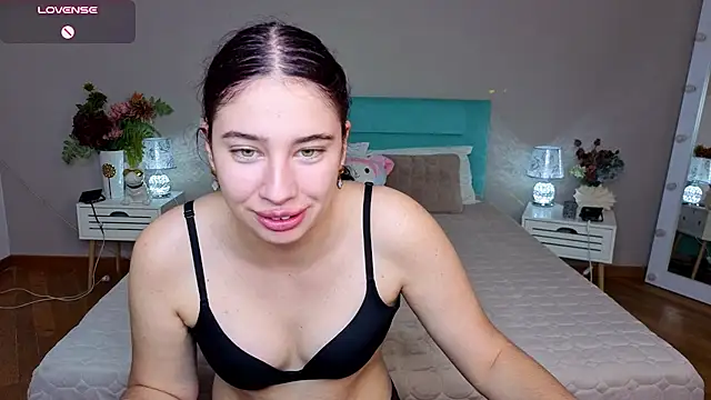 Cutie_kittty_ live cam on StripChat