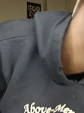 SquirtQueen16 live cam on StripChat