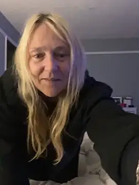 Blondnboujee53