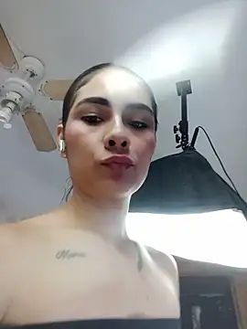NicoleEsposito live cam on StripChat