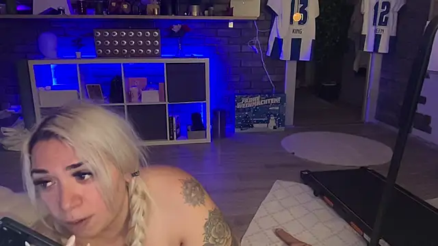 Monageil live cam on StripChat