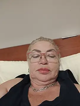 LindaL live cam on StripChat