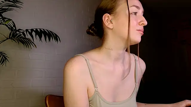 WhitePrincessLuna live cam on StripChat