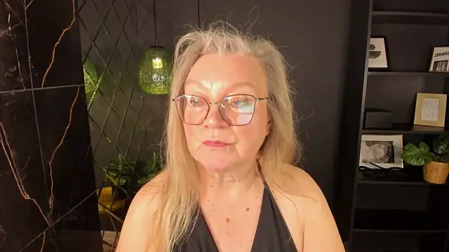 NataliMellow live cam on StripChat