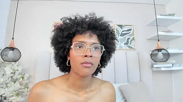 megan__hart_ (F young) - Caress nipples close cam🥵