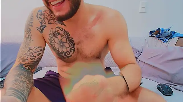 thomas_gun live cam on StripChat