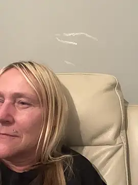 Blondnboujee53