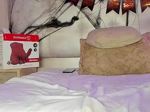 ThaliaWest live cam on StripChat