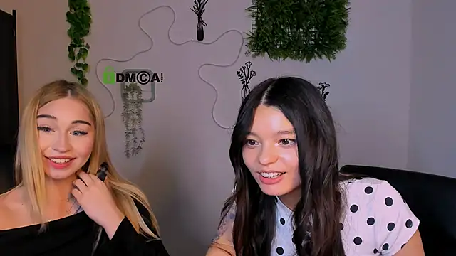 itscharlliee live cam on StripChat