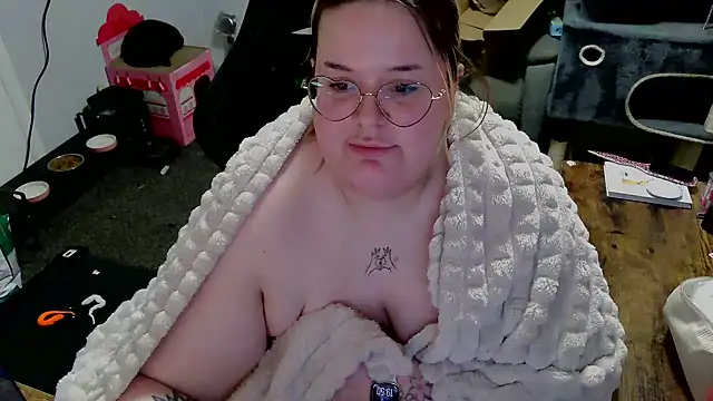 BBW-QUEENIE live cam on StripChat