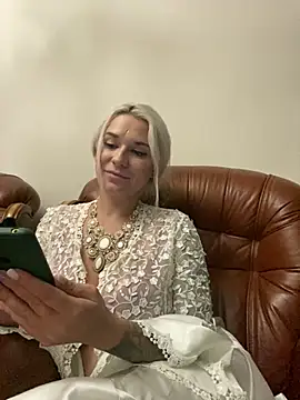 Moonflower_lily live cam on StripChat