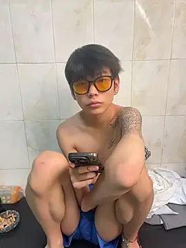 DDD_17 live cam on StripChat