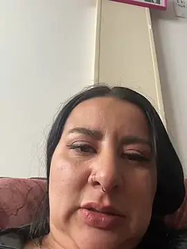 Abril_Luv live cam on StripChat
