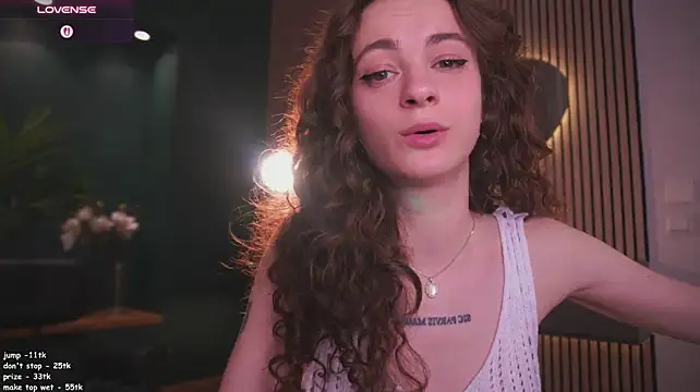 Curly_Moon live cam on StripChat