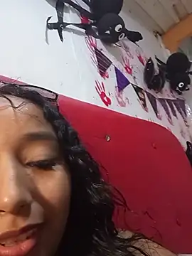 bella_chocolate live cam on StripChat