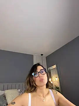 valerynova (Ask my age) - teasing in oiled body