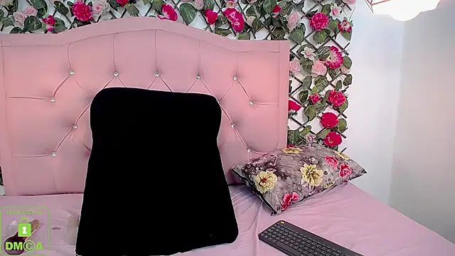 LucyCute_1 live cam on StripChat
