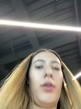 kloe__t18 live cam on StripChat