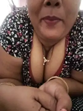 Hot_Aunty_44