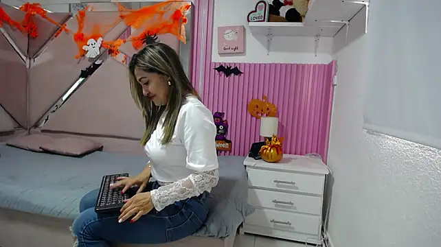 chloe__Jones_