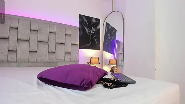 kiaraa_lux (F young) - Show my pretty tits