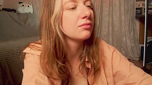 lilia_blossom (F teen) - Strip down to underwear