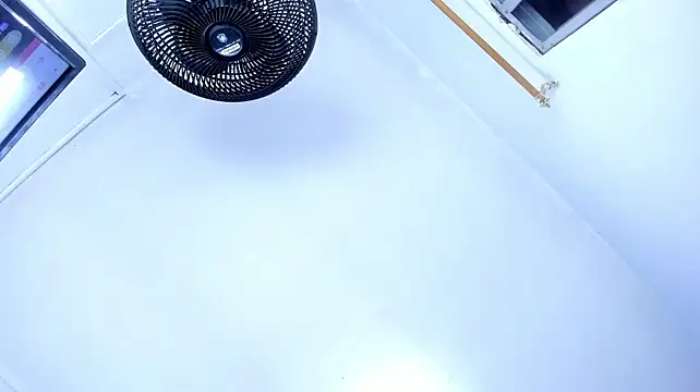 Alice_Winklarr live cam on StripChat