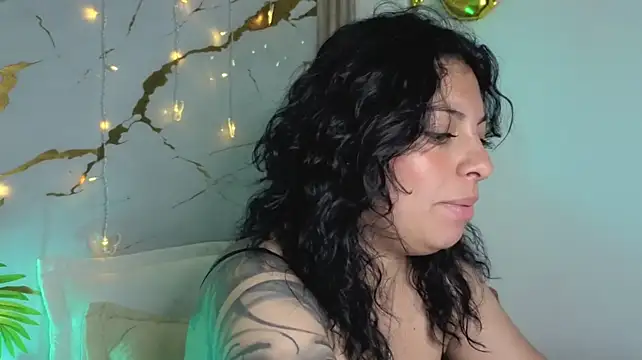Iam_Issaa_ live cam on StripChat