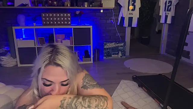 Monageil live cam on StripChat