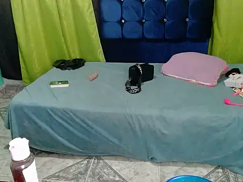 Karlotadiva1 live cam on StripChat