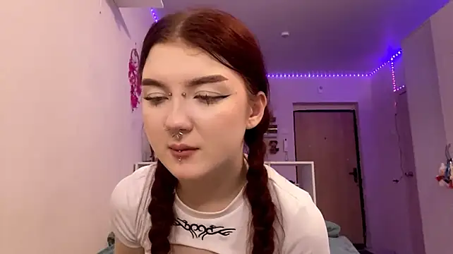 ThuyValentini live cam on StripChat
