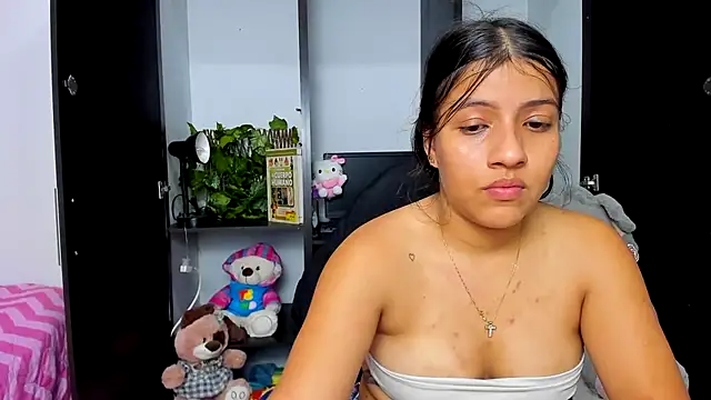 zara_cute live cam on StripChat