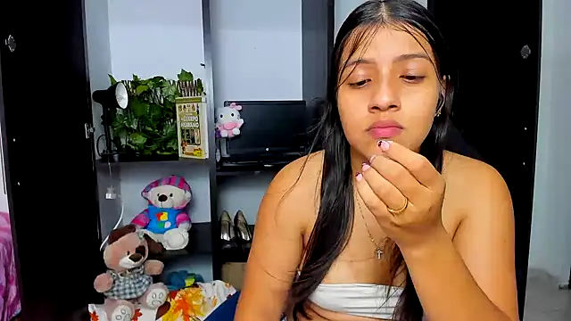 zara_cute live cam on StripChat