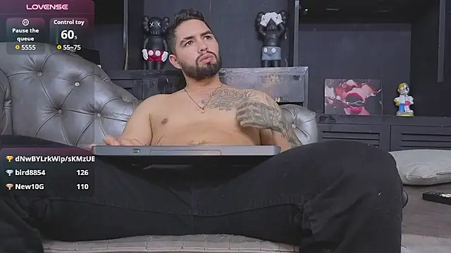 matteosantos live cam on StripChat